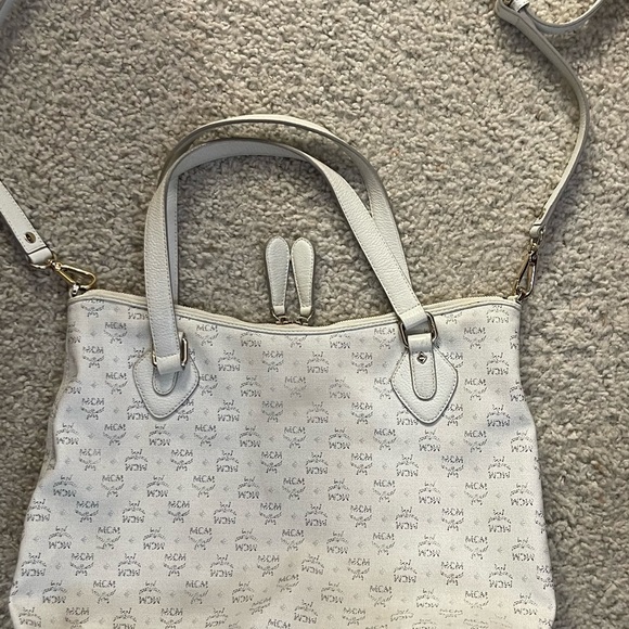 EUC MCM white leather shoulder bag crossbody purse - Picture 14 of 14